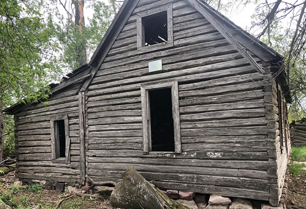 An image of a cabin that is available for purchase.