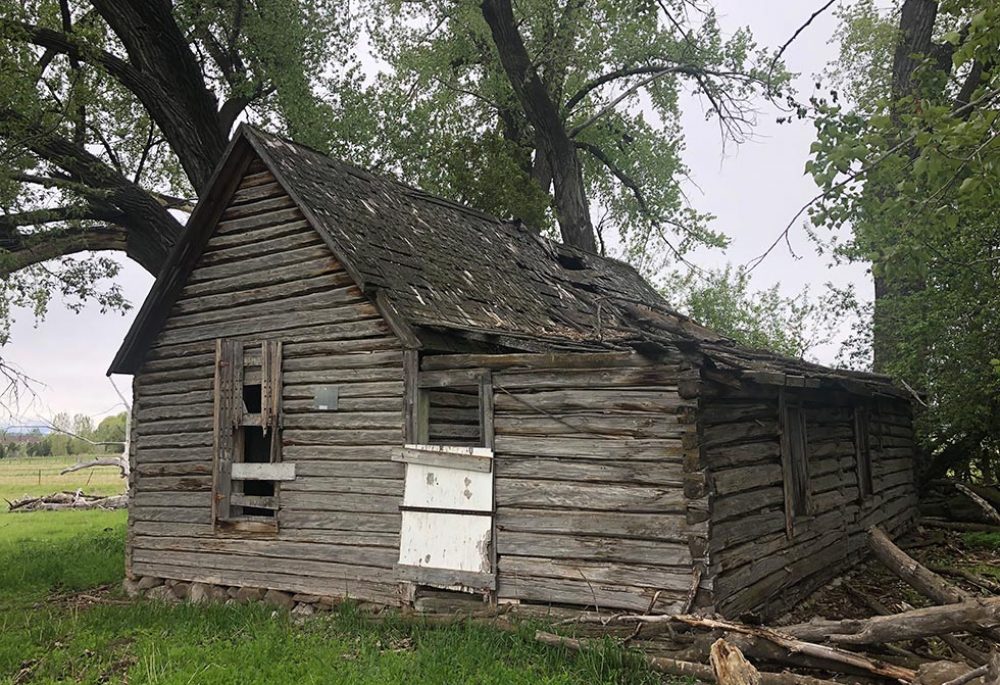 An image of a cabin that is available for purchase.